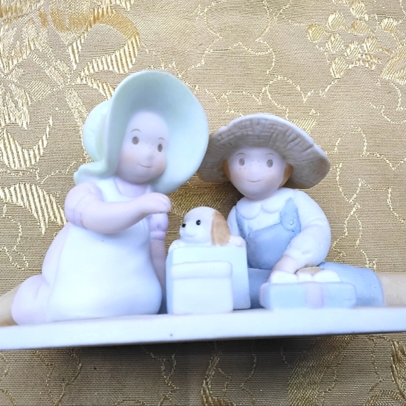 Vintage Homco, Circle of Friends 1990s, The Perfect Gift - Picture 5 of 7